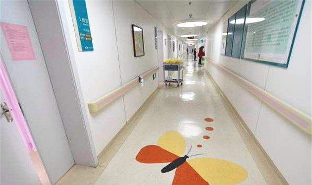医院用PVC塑胶地板多少钱一平方