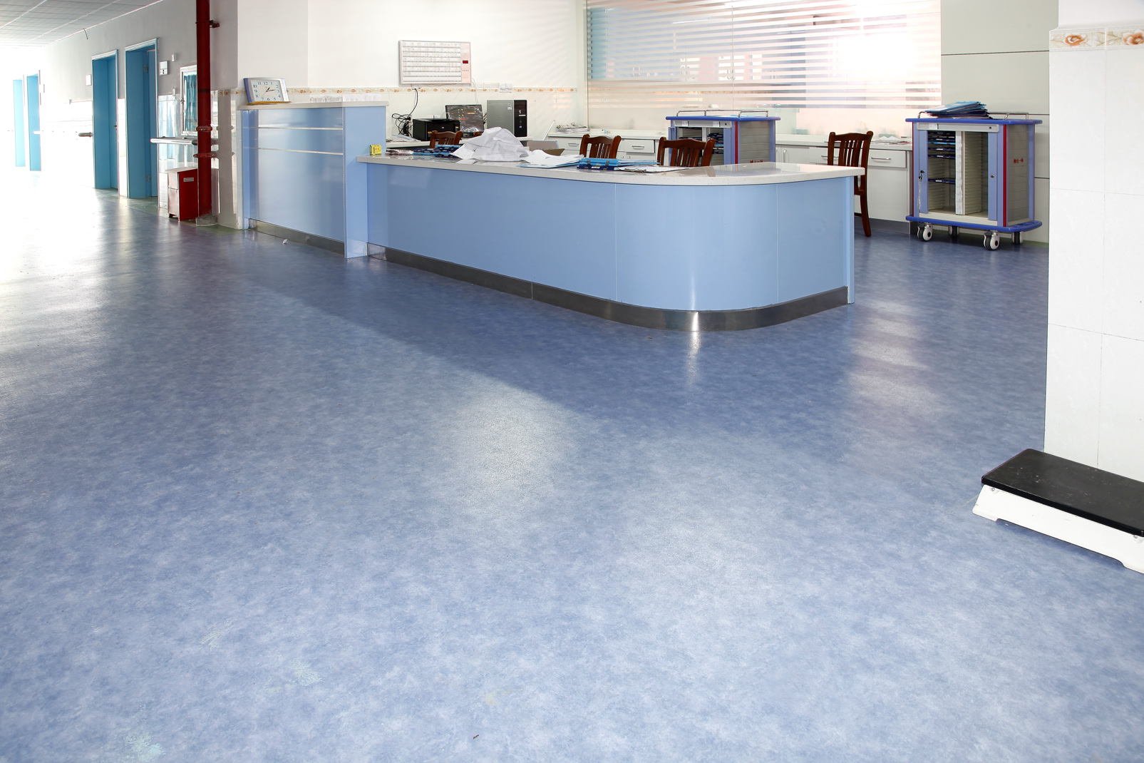 医院地板工程怎么选择塑胶地板？