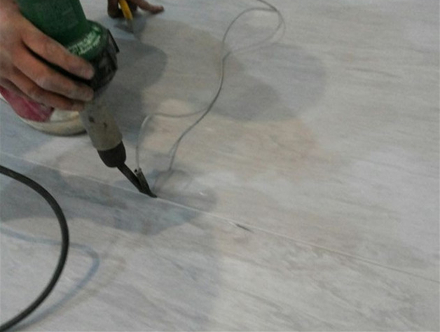 铺设PVC地板时，地面基础自流平水泥施工工艺流程介绍
